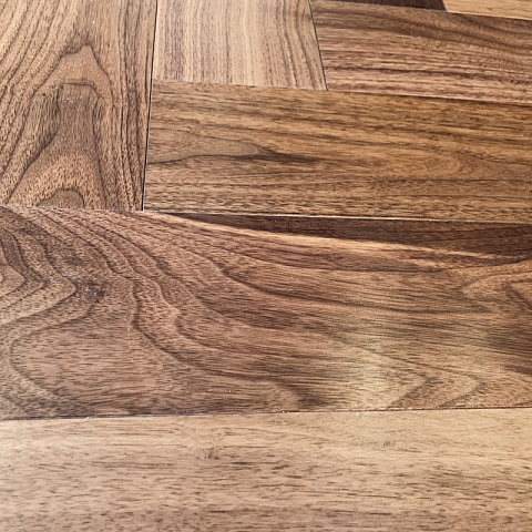 CROWNWOOD EXOTIC ONE Английская елка 90° 2-х слойная Орех Американский Натуральный Селект лак 600 х 125 х 15 / 1.50 м2 (фото 3)