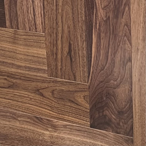 CROWNWOOD EXOTIC ONE Английская елка 90° 2-х слойная Орех Американский Натуральный Селект лак 600 х 125 х 15 / 1.50 м2 (фото 1)